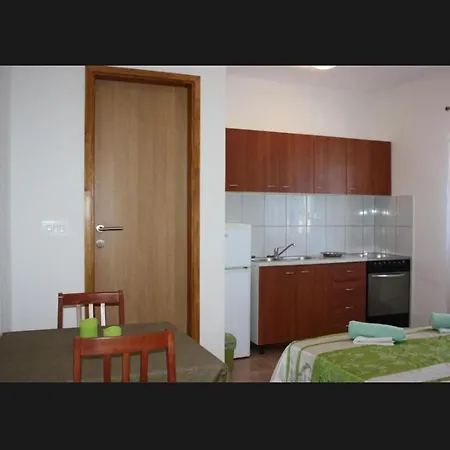 Lenka Apartment Milna (Hvar)